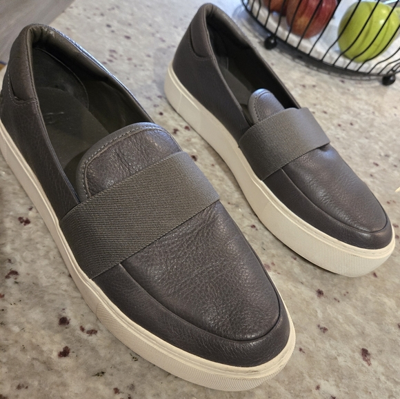 Womens grey UGG slip-ons - Picture 1 of 3